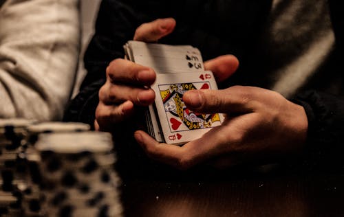 Pelit Ja Kolikkopelit: Kattava Opas Suomalaisille Nettikasinoille